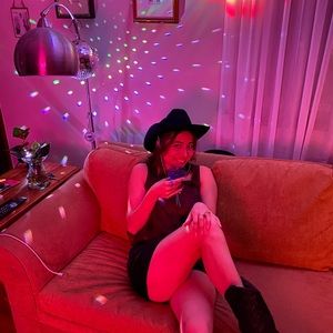 Meet your Posher, Madeline